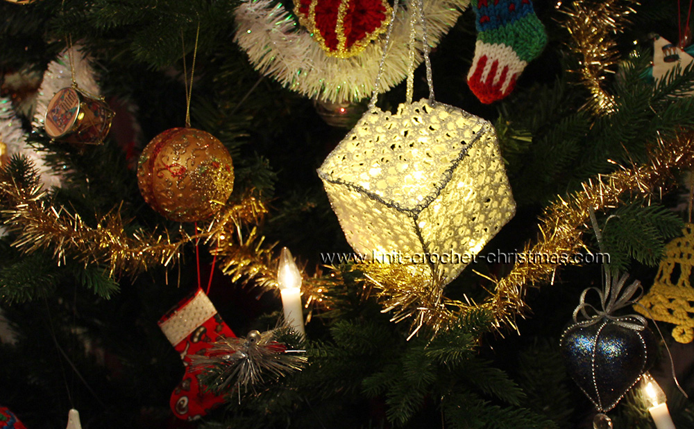 crochet-cube-in-tree